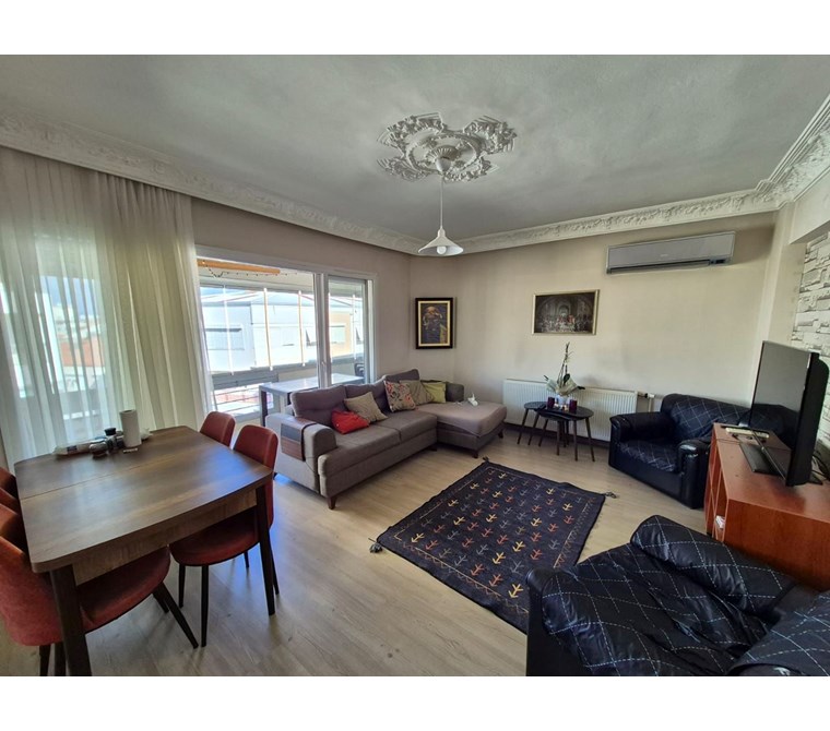 Ilıca’da Cadde Üzeri, 9 Eylül Üni. Hastanesi Yanı Arakat Satılık 2+1 Daire