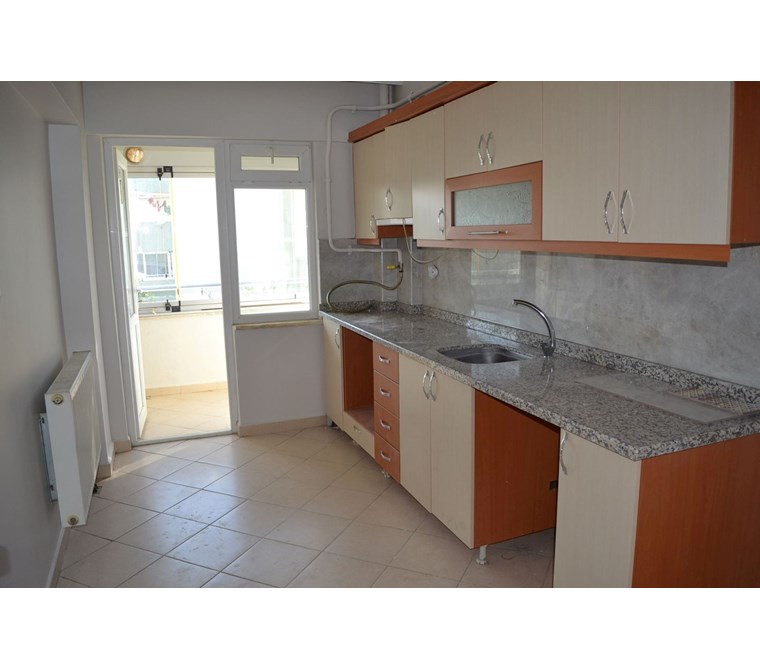 Lüleburgaz Devlet Hastanesi Yanında Yenilenmiş Kiralık 3+1 Daire