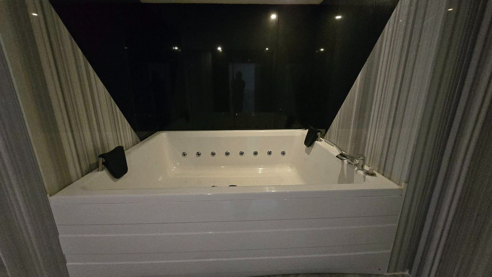 ALANYA MAHMUTLARDA DENİZ MANZARALI MUHTEŞEM KOMPLEKSTE 1+1 DAİRE