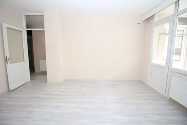 Polat Cad. Üzeri Asansörlü D.Gazlı Otoparklı 2+1