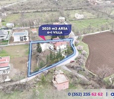 AKDAMAR-Erenköy'de 2025m² Arsası Olan Satılık 6+1 Mükemmel Villa