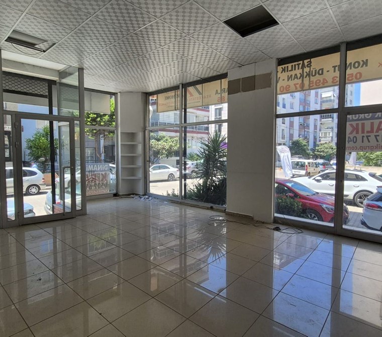 Karşıyaka Nergiz Dedebaşı'nda Kiralık 50 m² Çift Cepheli Köşe Dükkan