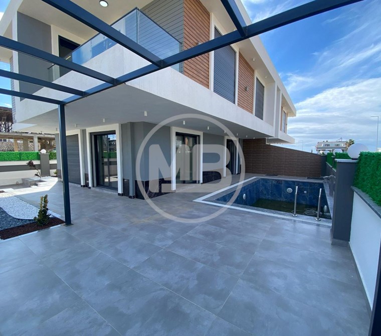 DİDİM HİSAR MAHALLESİ SIFIR HAVUZLU BAHÇELİ VİLLA