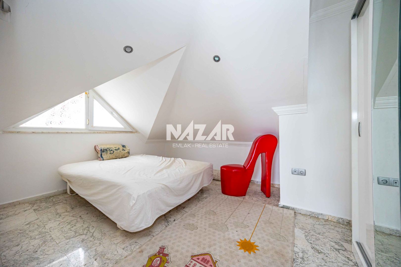Alanya Sugözü’nde Satılık 3+1 Eşyalı İkiz Villa – 190 m2 · 25