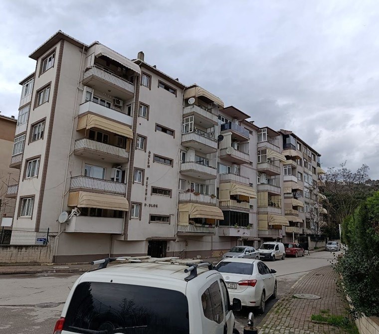 Plajyolunda Deniz Manzaralı Otoparklı Full Yapılı Kiralık 3+1