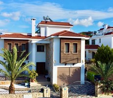 Kıbrıs Girne’nin en özel bölgelerinden biri olan Bellapais'te Satılık Eşyalı 4+1 Lüks Villa!