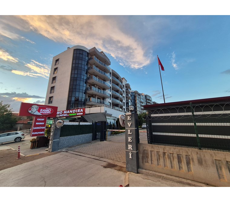 Ulukent Kalmira Sitesinde Satılık Lüks 3+1 Daire