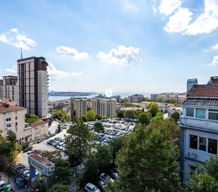 Duplex Apartment with Luxurious Features and Panoramic Bosphorus View in Nişantaşı