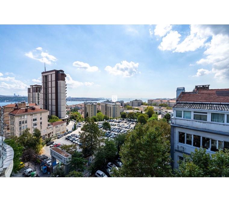 Duplex Apartment with Luxurious Features and Panoramic Bosphorus View in Nişantaşı