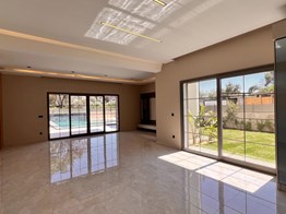 Kuşadası'nda 500 m2 Arsa İçerisinde Müstakil Lüx Villa
