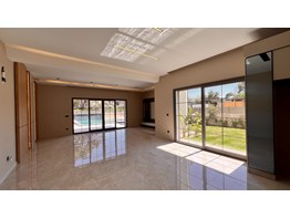 Kuşadası'nda 500 m2 Arsa İçerisinde Müstakil Lüx Villa