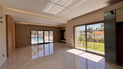 Kuşadası'nda 500 m2 Arsa İçerisinde Müstakil Lüx Villa