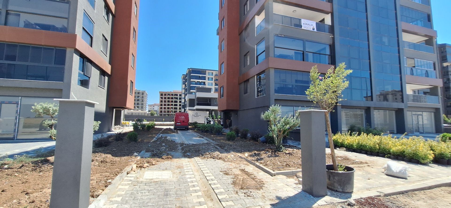 ÇANAKKALE KARACAÖREN’DE CADDE ÜZERİ | GENİŞ 3+1 | EBEVEYN BANYOLU KİRALIK DAİRE — Çanakkale gayrimenkul ilan görseli 2 / 21,…