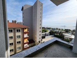 Kartal Kordonboyu Sahil'de Deniz Manzaralı Satılık 2+1 Daire
