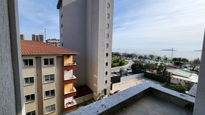 Kartal Kordonboyu Sahil'de Deniz Manzaralı Satılık 2+1 Daire