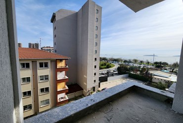 Kartal Kordonboyu Sahil'de Deniz Manzaralı Satılık 2+1 Daire