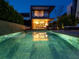 Bitez'de Denize Sıfır Özel Plajlı Sitede Özel Tasarım Lüks Villa