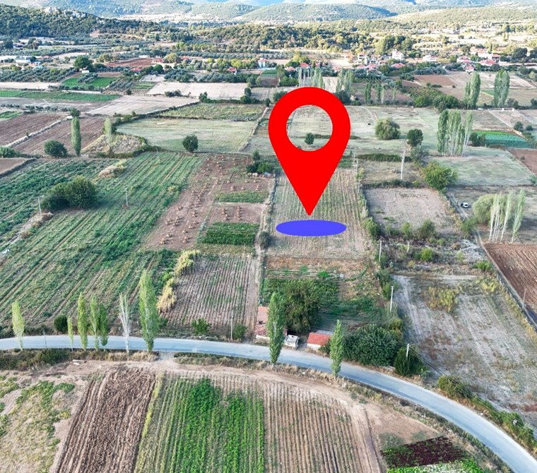 Muğla Menteşe Yenice yerleşim yerinde, su kuyusu olan tarla