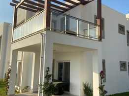Gümüşlük Koyunbaba'da Deniz Manzaralı Bahçe Katı Sezonluk Daire