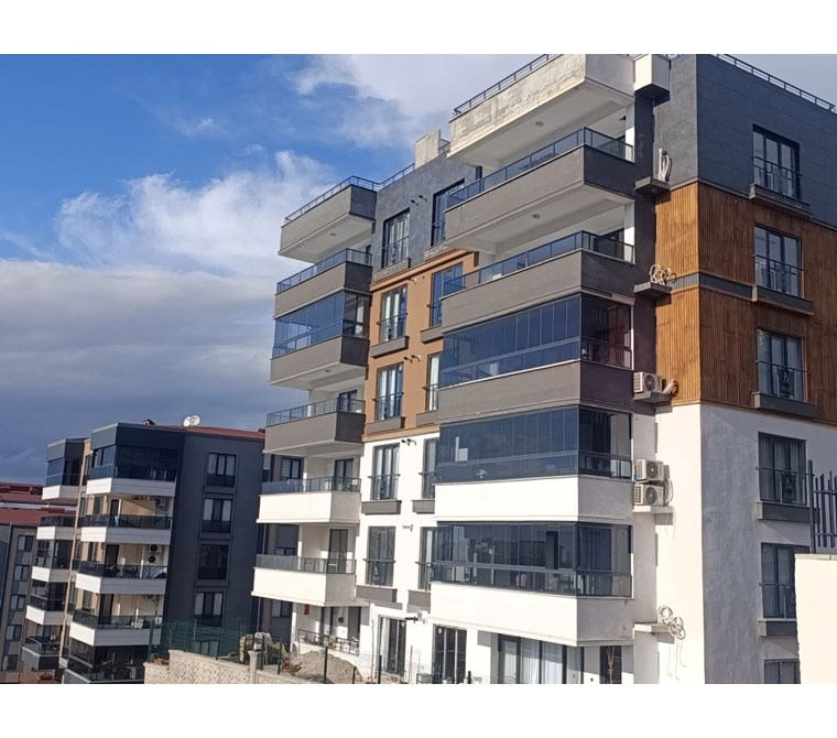 Emlak 72'den Çamlıtepe'de geniş ve ferah 4+1 satılık daire