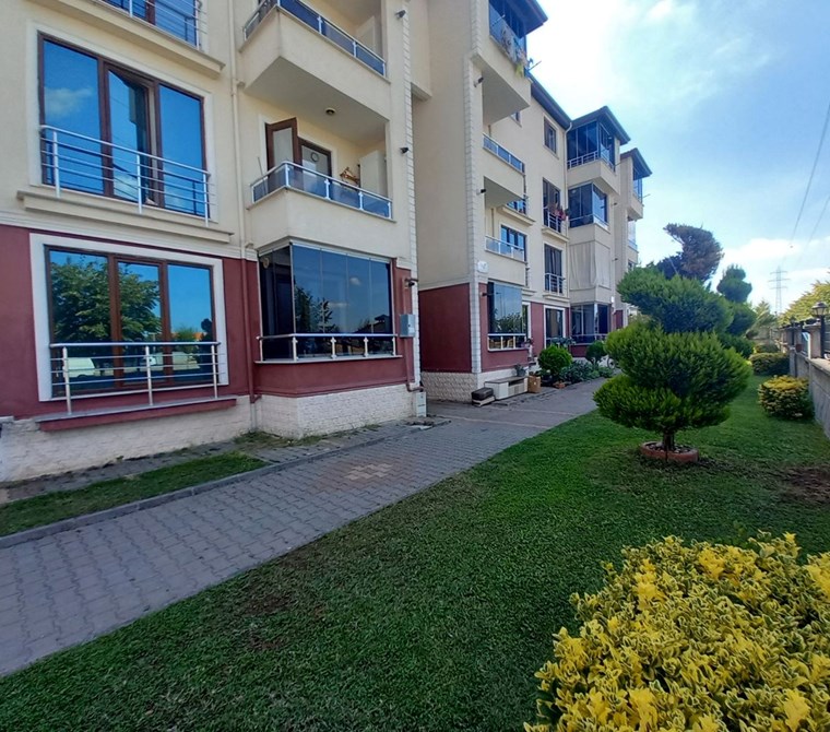 GÖLCÜK YAZLIK'TA ULAŞIMI KOLAY TAŞINMAYA HAZIR 3+1 SİTE İÇİ YÜKSEK GİRİŞ DAİRE