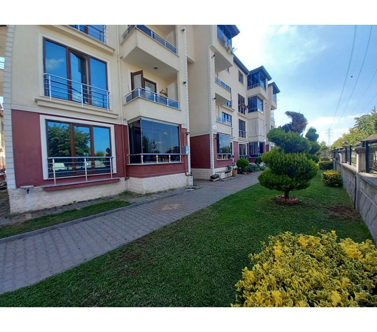 GÖLCÜK YAZLIK'TA ULAŞIMI KOLAY TAŞINMAYA HAZIR 3+1 SİTE İÇİ YÜKSEK GİRİŞ DAİRE