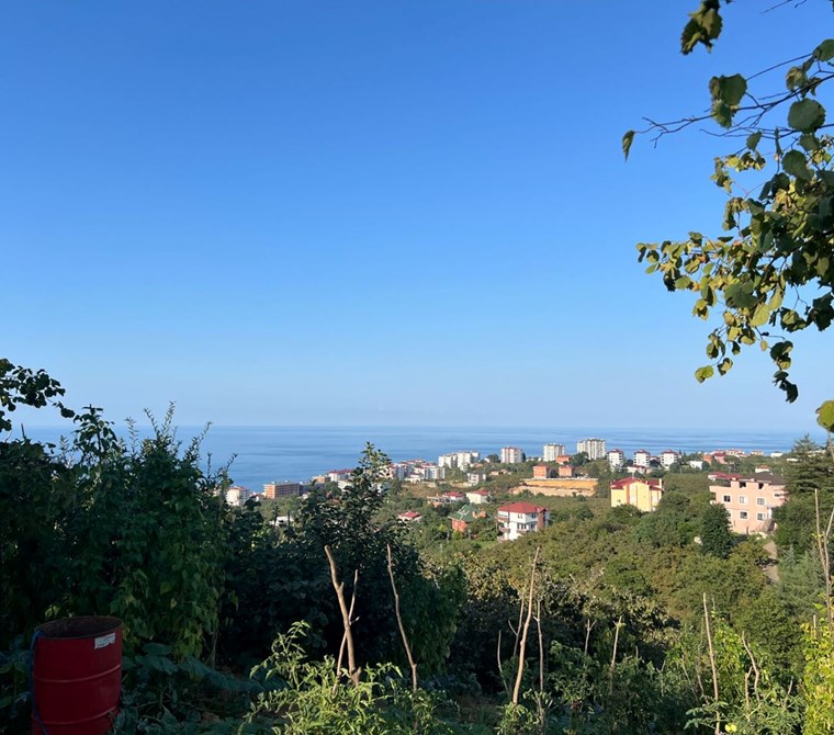 TRABZON ÇİMENLİ PARSELLİ İMARLI VİLLALIK ARSA 654M2