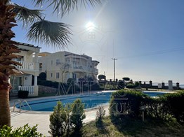 Bodrum Adabükü FCC'de Özel Plajlı Sitede Bahçeli ve Havuzlu 2+1