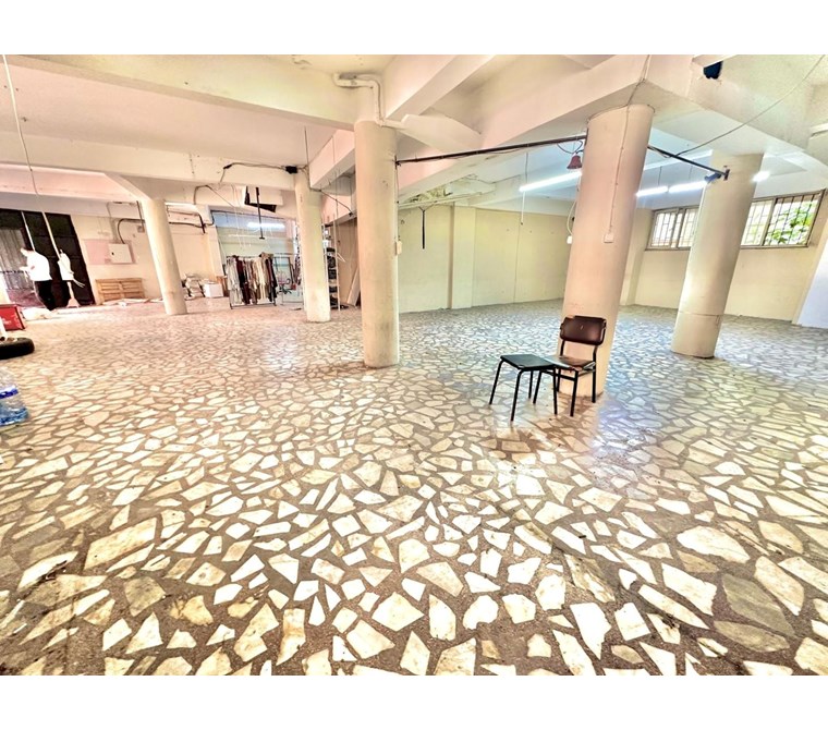 Avrasya Hastanesi Karşısında 400 m² Kullanımlı DÜKKAN/DEPO
