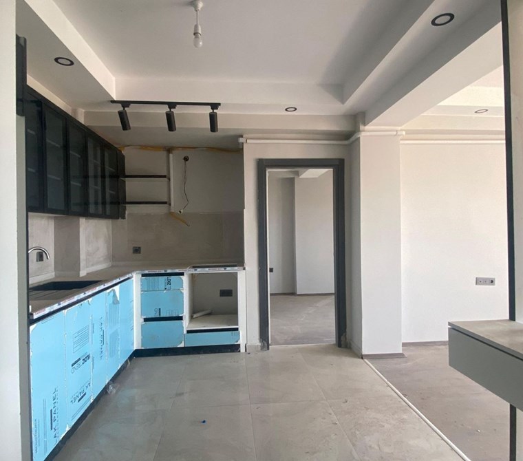 EMLAK 72'DEN SATILIK 2+1 CAM BALKONLU KOMBİLİ (AMERİKAN MUTFAK) OTEL KONSEPTLİ LÜX DAİRE