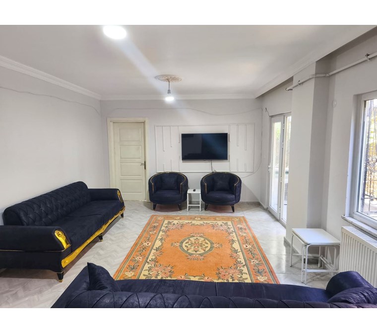 EMLAK 72 DEN FATİH'TE KİNEM Parkı Yakını Eşyalı 1+1 Satılık Daire