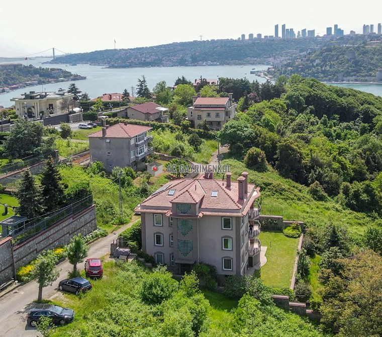 Dolaybağı'nda Boğaz Manzaralı 532m² Bahçeli Satılık Müstakil Ev!