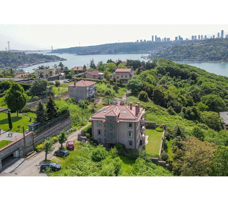 Dolaybağı'nda Boğaz Manzaralı 532m² Bahçeli Satılık Müstakil Ev!