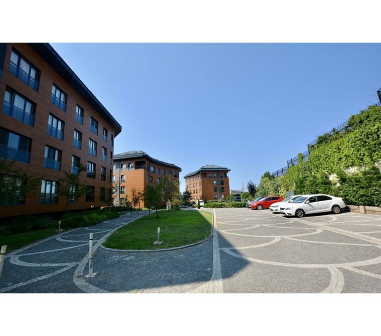 Koç Üniversitesi komşu Alya evlerinde kiralık 3+1 çatı dubleksi
