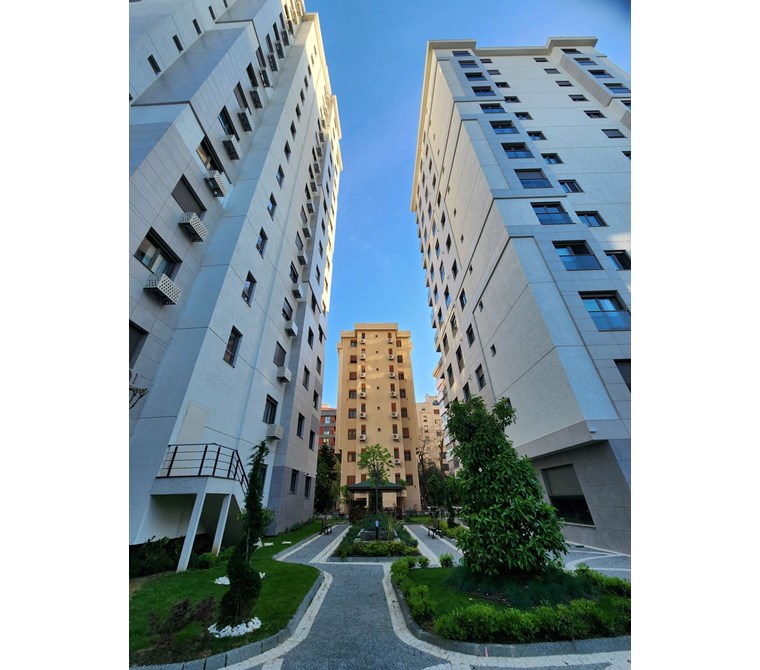 Caddebostan'da Satılık 2+1 Daire, 55m² Net, 24 Saat Güvenlikli