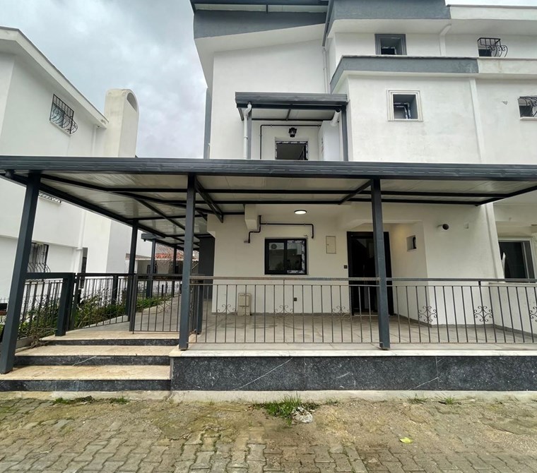 KUŞADASI KARAOVA BÖLGESİNDE TADİLATI YENİ YAPILMIŞ VİLLA