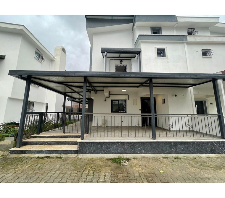 KUŞADASI KARAOVA BÖLGESİNDE TADİLATI YENİ YAPILMIŞ VİLLA