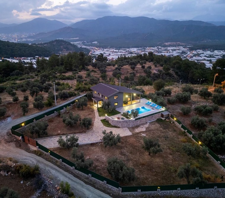 Fethiye Bozyer'de Satılık 4+1 Özel Havuzlu Lüks Villa