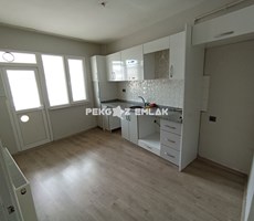 AYŞEKADIN'DA KİRALIK İÇİ YENİLENMİŞ 2+1 ÇİFT BALKONLU DAİRE