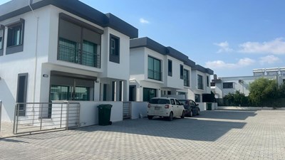 LEFKOŞA YENİKENTDE SATILIK TÜRK KOÇANLI 150 M2'DEN DUPLEX 3+1 VİLLA. BANKA KREDİSİNE UYGUNDUR.