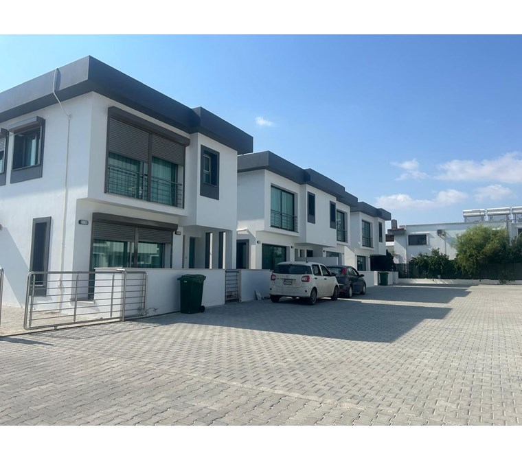 LEFKOŞA YENİKENTDE SATILIK TÜRK KOÇANLI 150 M2'DEN DUPLEX 3+1 VİLLA. BANKA KREDİSİNE UYGUNDUR.