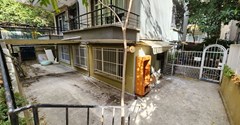 Kadiköy Moda'da Güney Cep. Bahçe Kullanımlı Kombili İçiYenilenmiş Müstakil Girişli Satılık 2+1 Daire
