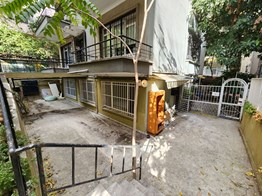 Kadiköy Moda'da Güney Cep. Bahçe Kullanımlı Kombili İçiYenilenmiş Müstakil Girişli Satılık 2+1 Daire