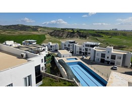 BERRİN NADİR'DEN AZ KATLI YATAY MİMARİ HAVUZLU GÜVENLİKLİ SİTE İÇİ TERAS 2+1