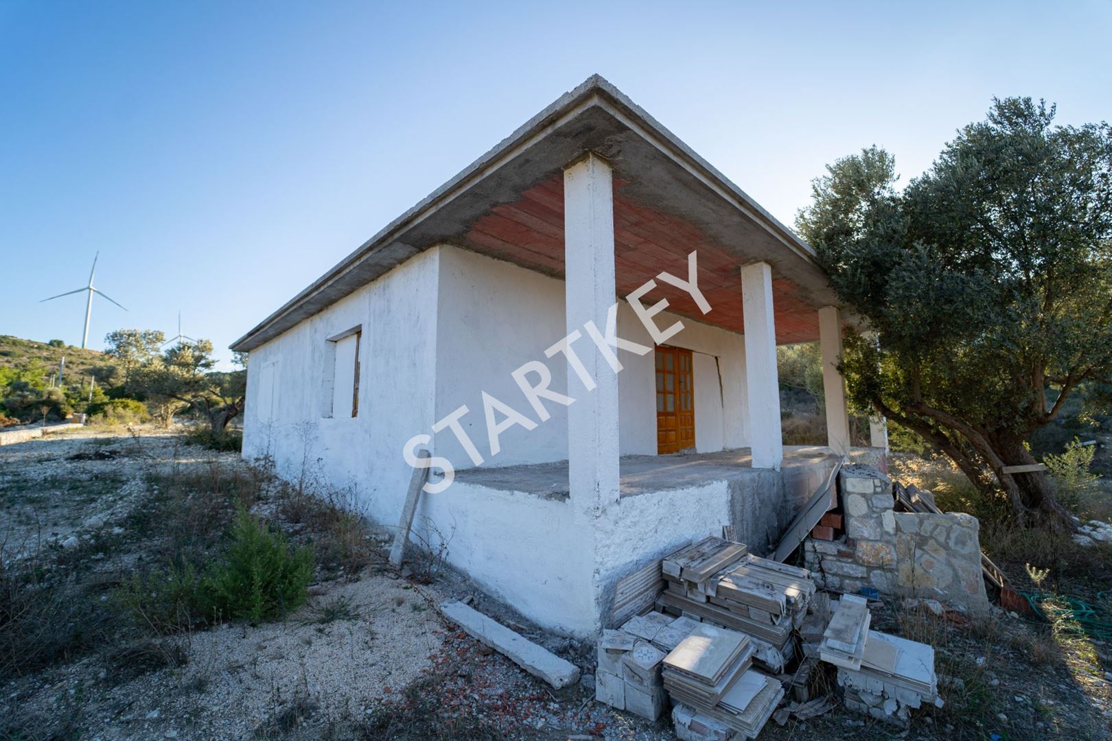 startkey cesme ovacik ta 2400 m2 arsa icinde satilik mustakil ev