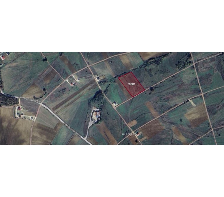 KUTLUCA KÖYÜ SEVİNDİKLİ GİŞELERE ÇOK YAKIN KONUMDA 8.929 M² SATILIK TARLA