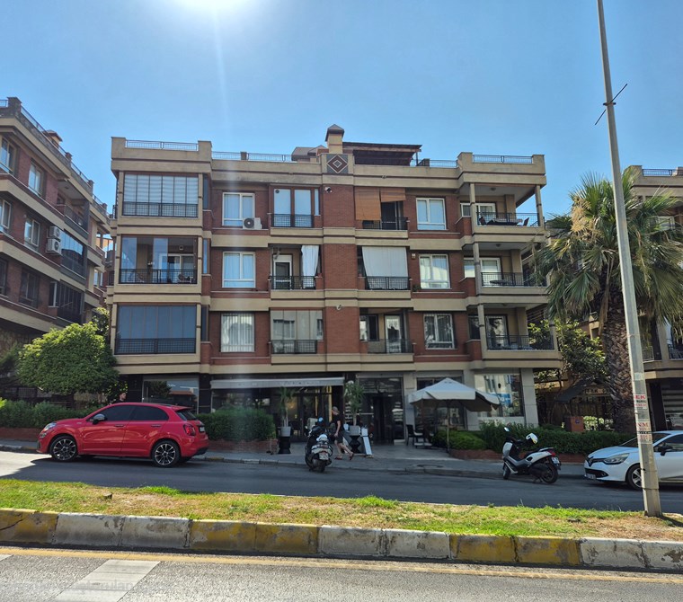 Kuşadası Türkmen'de Satılık 90 m² Ofis, Merkezi Konumda Yatırım Fırsatı!