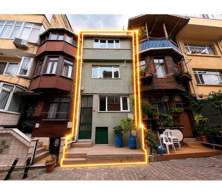 SARIYER MERKEZ'DE KOMPLE YENİLENMİŞ 3 KATLI KİRALIK KONUT