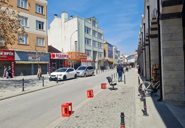 Kızılay Hastanesi Karşısında Satılık İki Dükkan