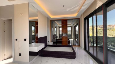 Kuşadası'nda 6+2 odalı 360 m2 Büyüklüğünde Lüx Villa